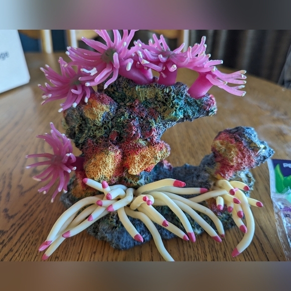 Aquarium decor lot, artificial Coral, gravel, artificial plants & shells - Picture 8 of 9